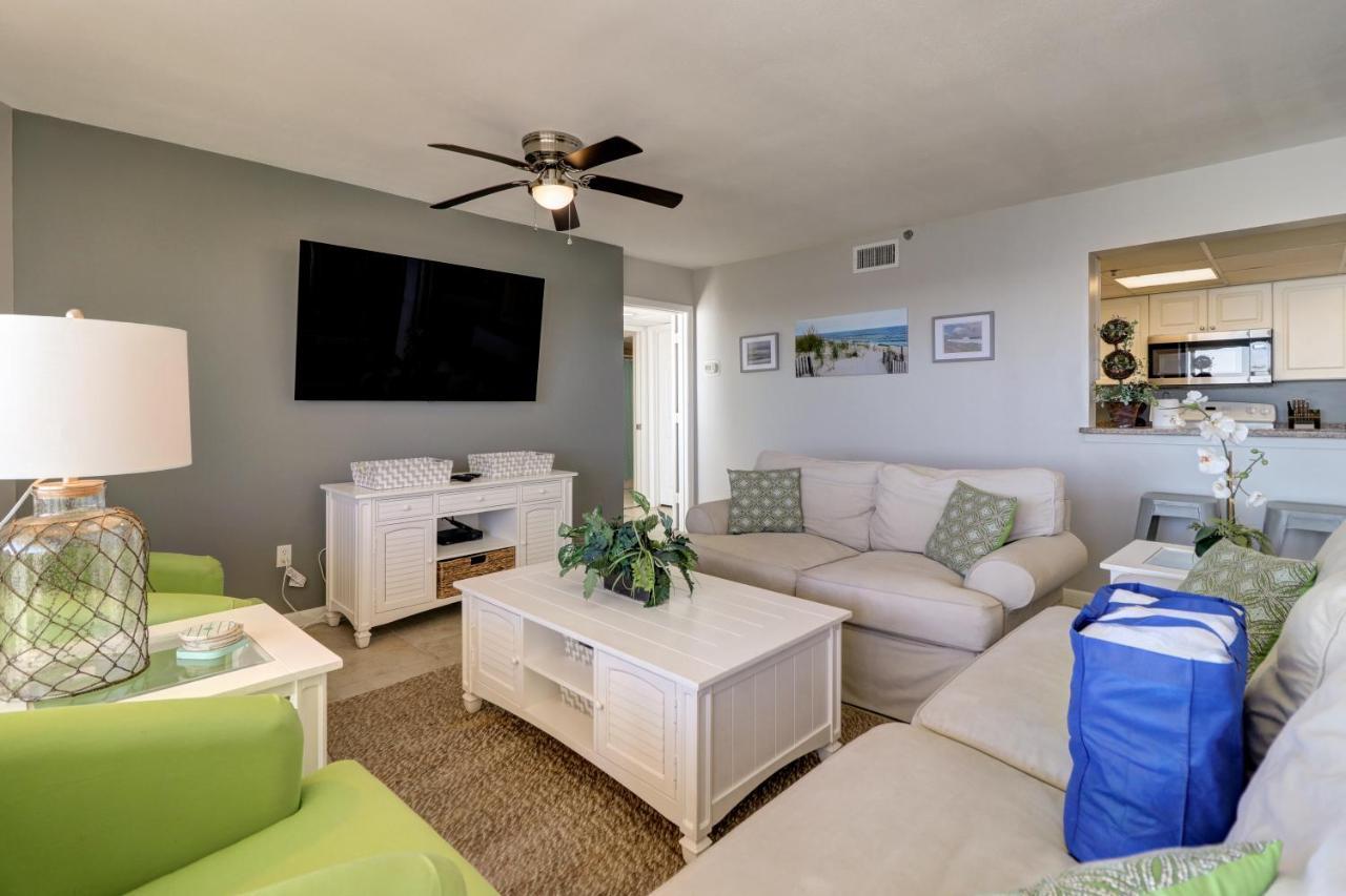 Amazing Views! Newly Listed! Family Friendly Unit! Pools! Holiday home