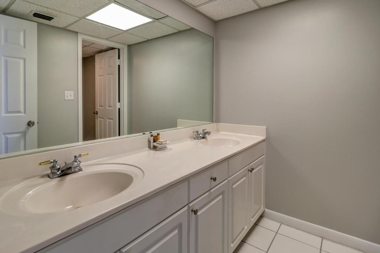 Holiday home Amazing Views! Newly Listed! Family Friendly Unit! Pools! *
