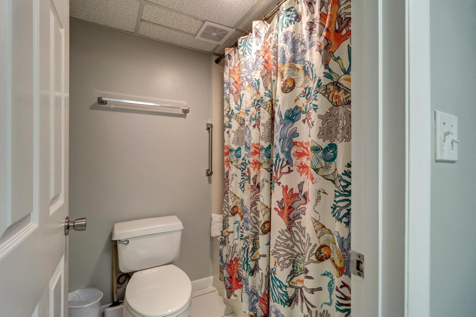 Amazing Views! Newly Listed! Family Friendly Unit! Pools! *
