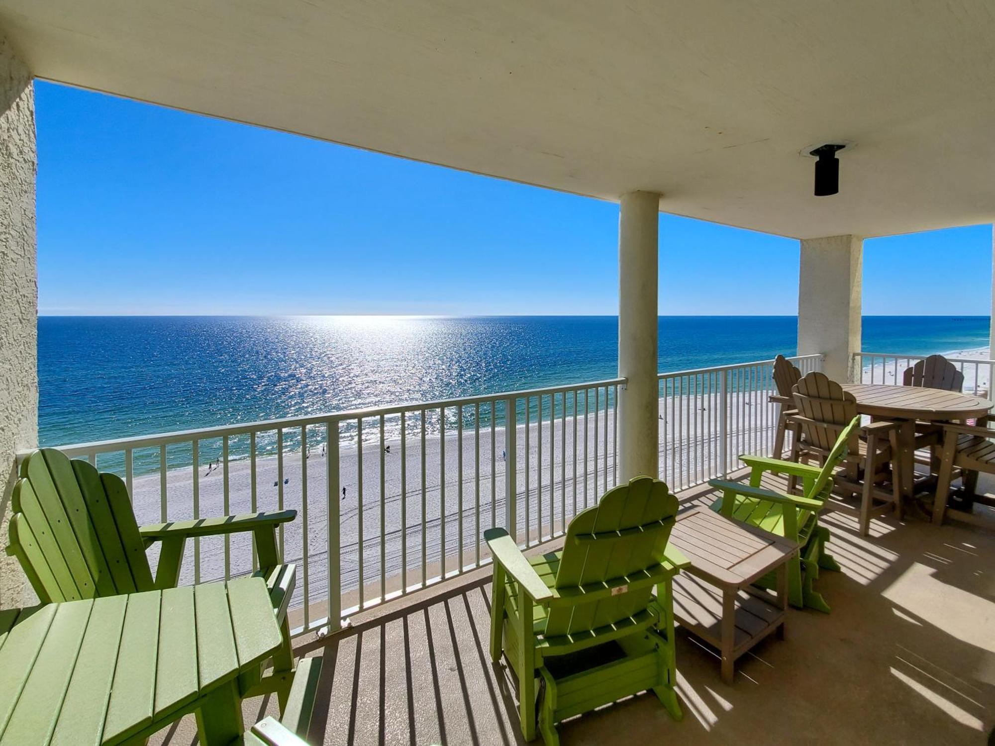 Amazing Views! Newly Listed! Family Friendly Unit! Pools! Holiday home *