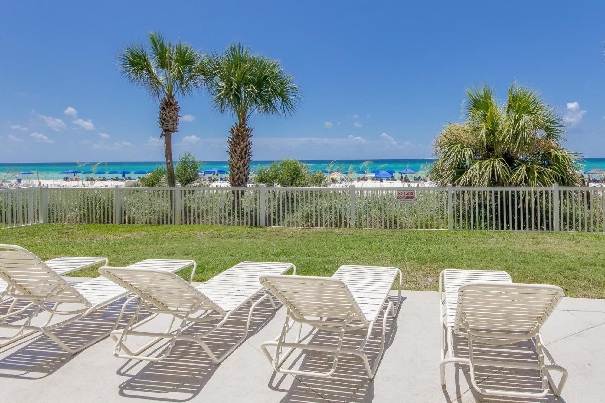 Amazing Views! Newly Listed! Family Friendly Unit! Pools! *