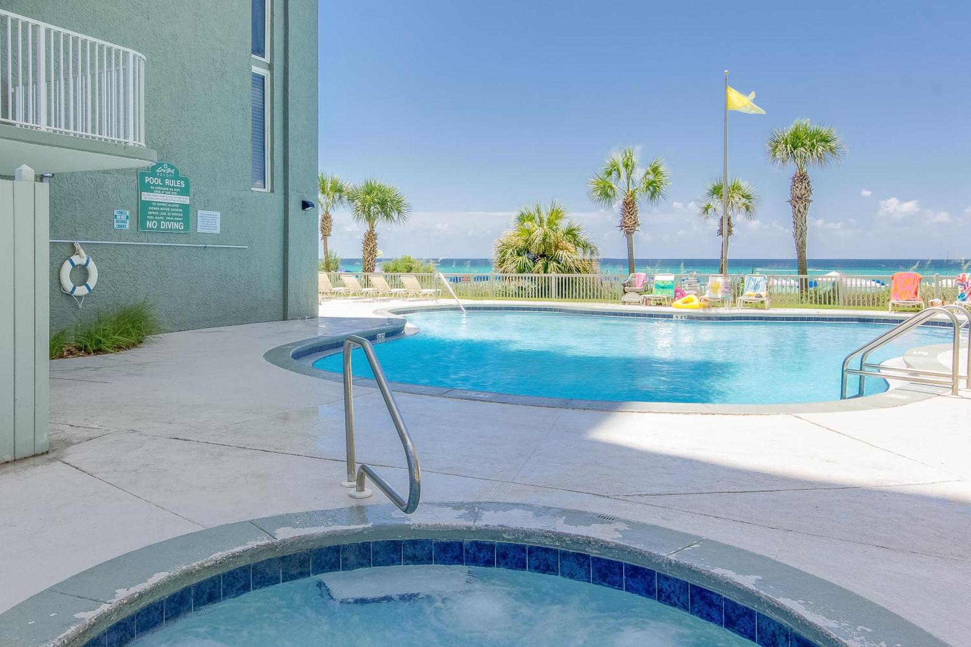 Amazing Views! Newly Listed! Family Friendly Unit! Pools! Holiday home