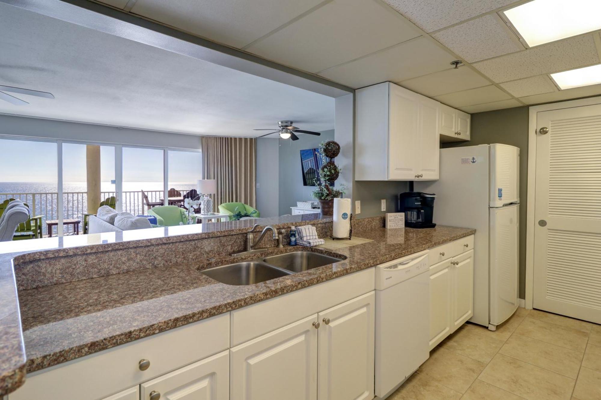 Holiday home Amazing Views! Newly Listed! Family Friendly Unit! Pools!