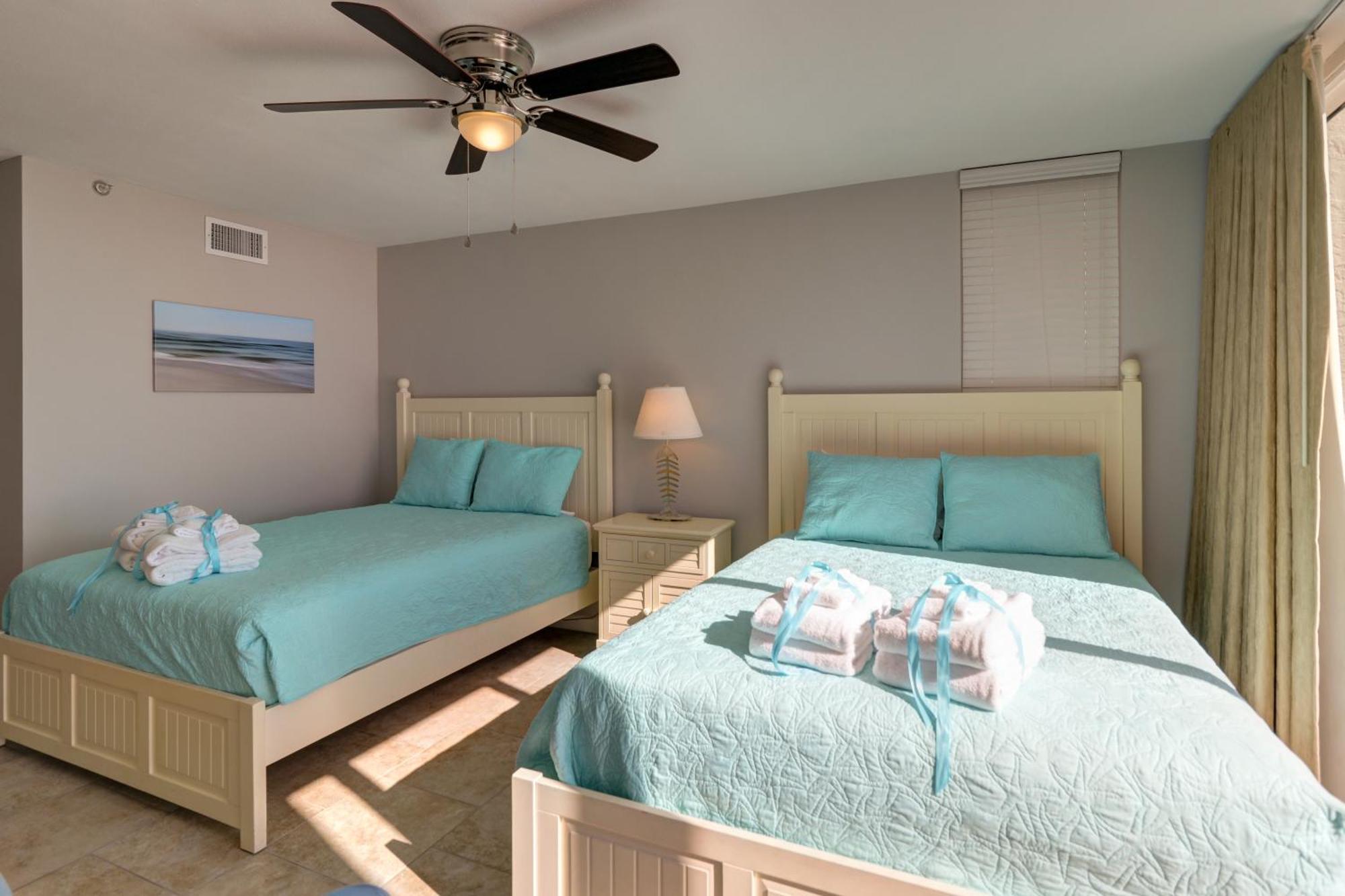 Amazing Views! Newly Listed! Family Friendly Unit! Pools! Holiday home *