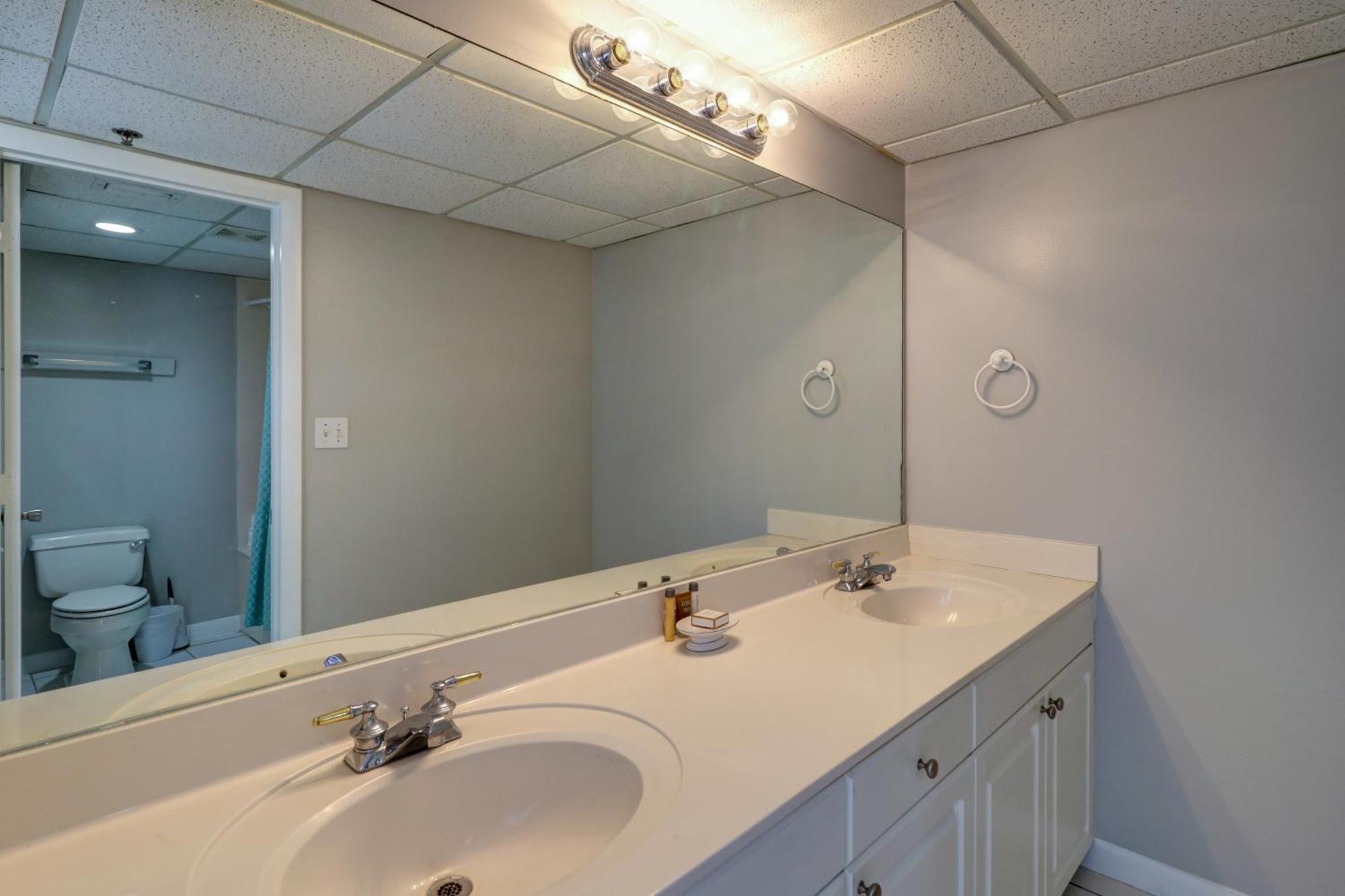 Amazing Views! Newly Listed! Family Friendly Unit! Pools! Holiday home Panama City Beach