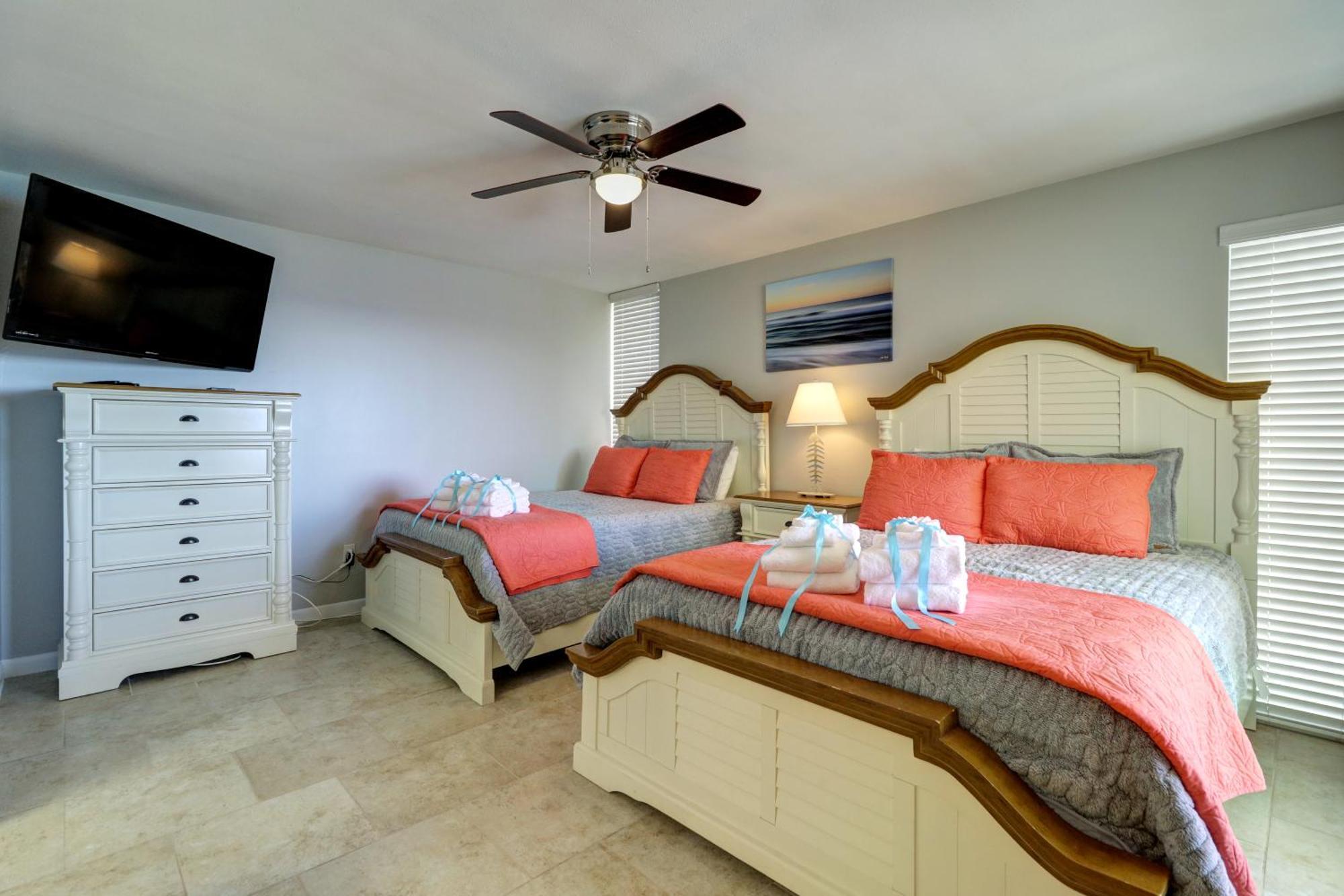 Amazing Views! Newly Listed! Family Friendly Unit! Pools! *