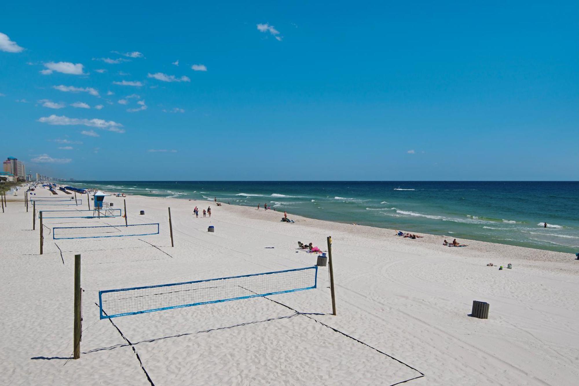 Holiday home Amazing Views! Newly Listed! Family Friendly Unit! Pools!