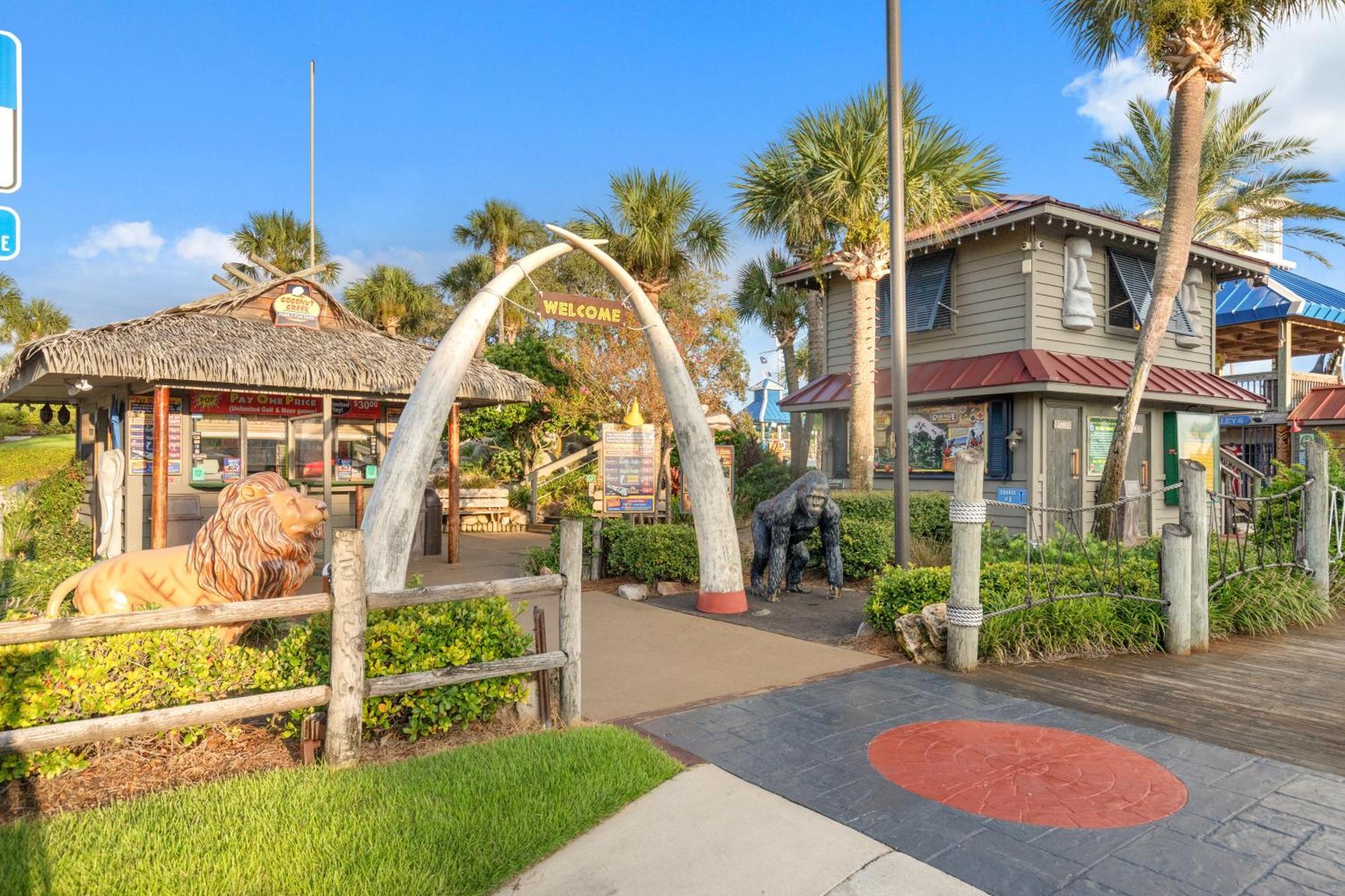 Amazing Views! Newly Listed! Family Friendly Unit! Pools! Holiday home